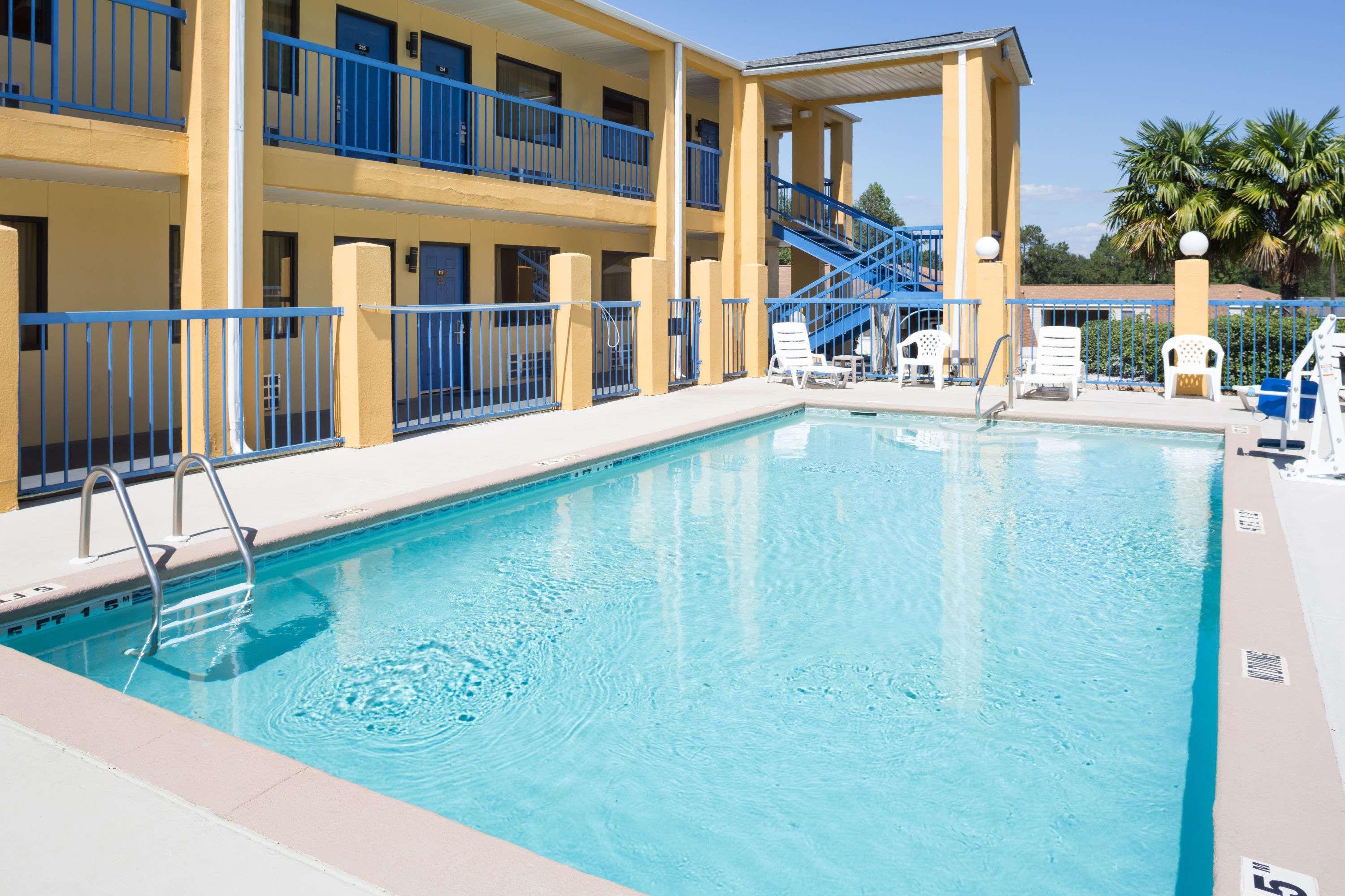 Days Inn By Wyndham Enterprise Exterior foto